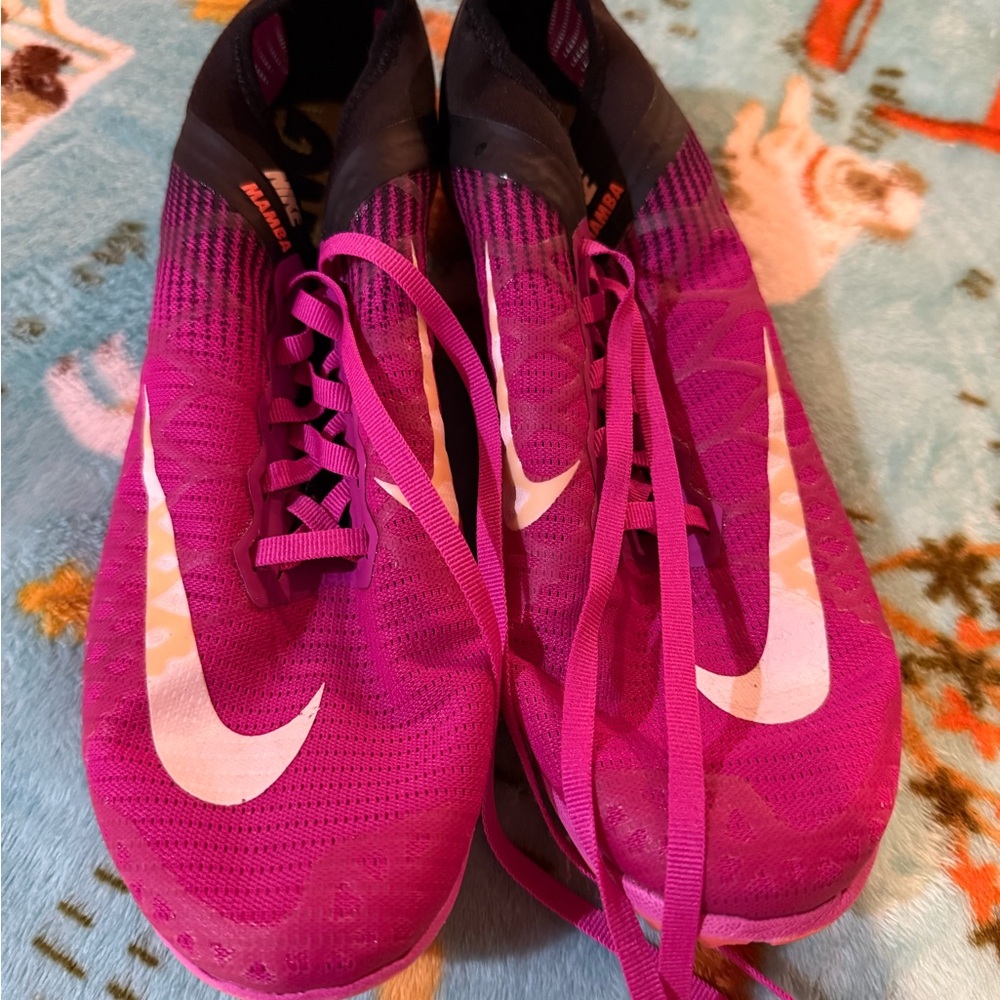 Nike Women's Pink & Black Athletic Cleats
